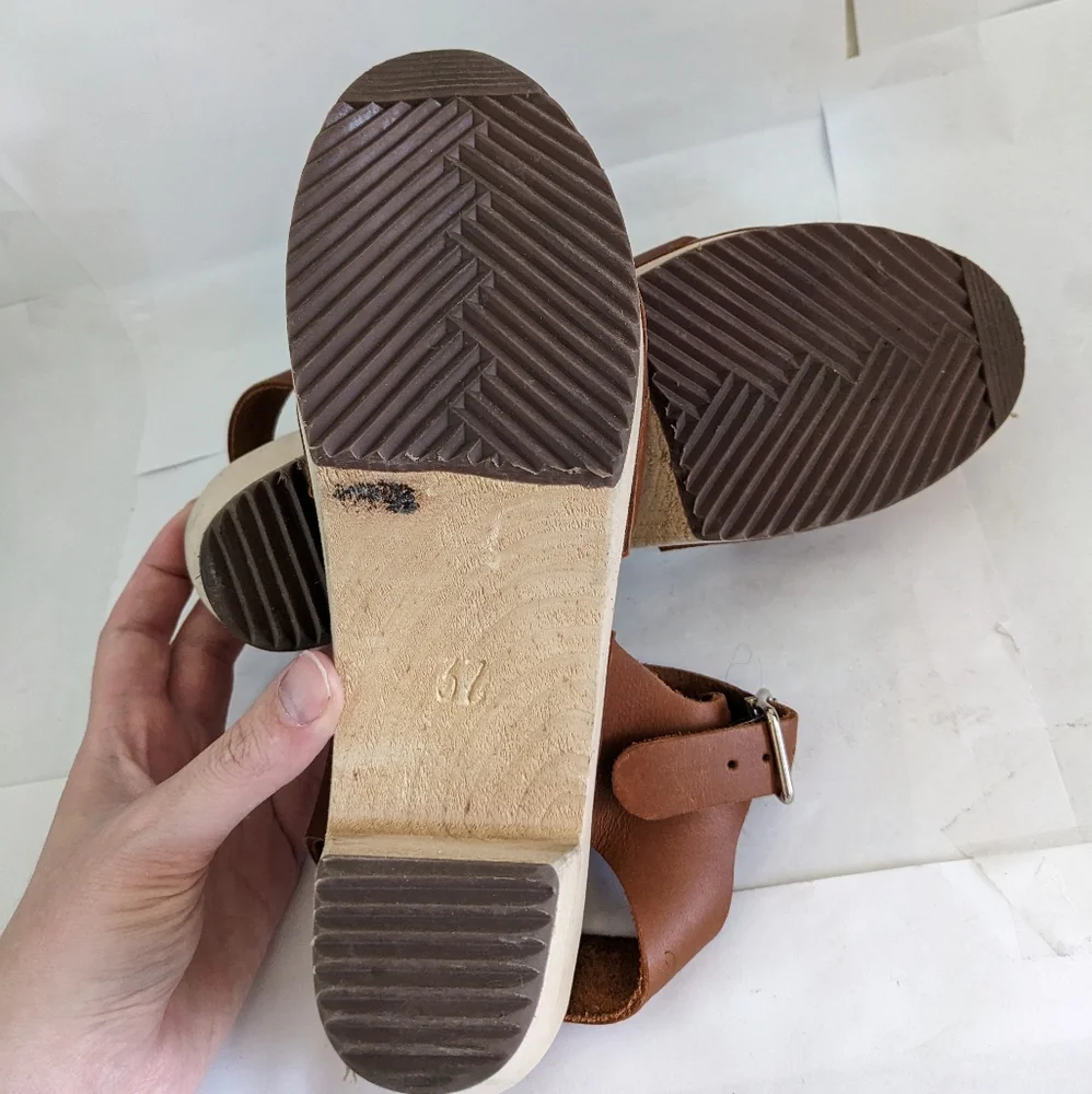 Lotta From Stockholm Tan Leather Clogs - Picture 9 of 10